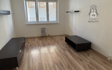 Byt 2+1 s loggiou centrum, Sp. Nová Ves