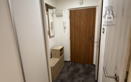 Byt 2+1 s loggiou centrum, Sp. Nová Ves