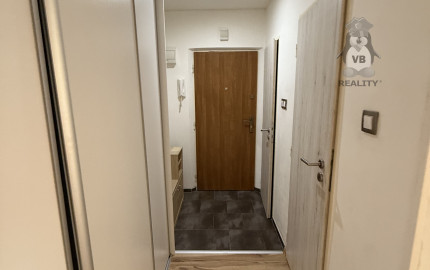 Byt 2+1 s loggiou centrum, Sp. Nová Ves