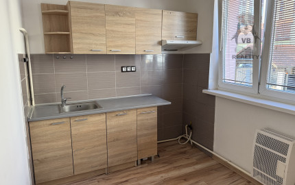 Byt 2+1 s loggiou centrum, Sp. Nová Ves