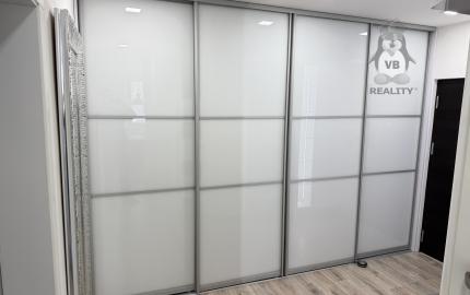 EXKLUZÍVNE NA PREDAJ – 2-IZBOVÝ BYT , KROMPACHY