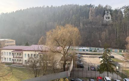 EXKLUZÍVNE NA PREDAJ – 2-IZBOVÝ BYT , KROMPACHY