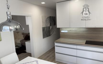 EXKLUZÍVNE NA PREDAJ – 2-IZBOVÝ BYT , KROMPACHY