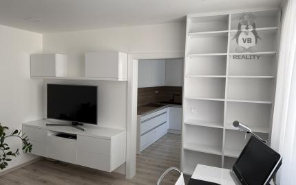 EXKLUZÍVNE NA PREDAJ – 2-IZBOVÝ BYT , KROMPACHY