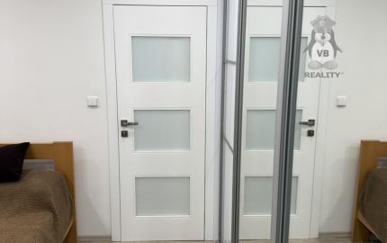 EXKLUZÍVNE NA PREDAJ – 2-IZBOVÝ BYT , KROMPACHY