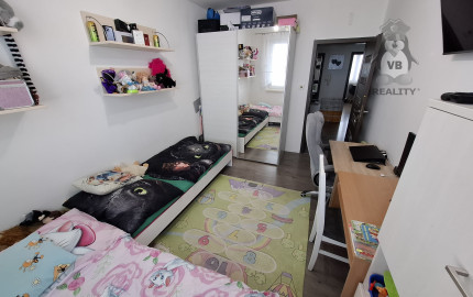 prerobený 3-izbový byt s loggiou na sídlisku Západ 1