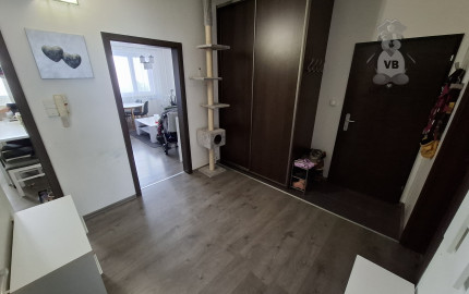 prerobený 3-izbový byt s loggiou na sídlisku Západ 1