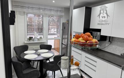 EXKLUZÍVNE: Zrekonštruovaný 4 iz. byt s loggiou, 83,7 m2,  Krompachy, blízko centra