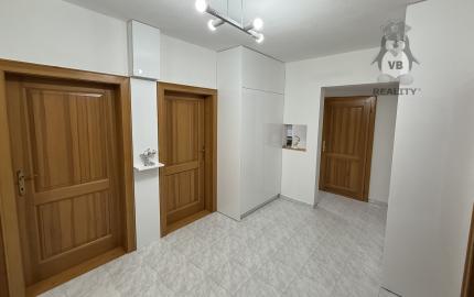 EXKLUZÍVNE: Zrekonštruovaný 4 iz. byt s loggiou, 83,7 m2,  Krompachy, blízko centra