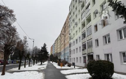 EXKLUZÍVNE: Zrekonštruovaný 4 iz. byt s loggiou, 83,7 m2,  Krompachy, blízko centra