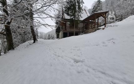 prerobená chata na celoročné bývanie v Poráčskej doline