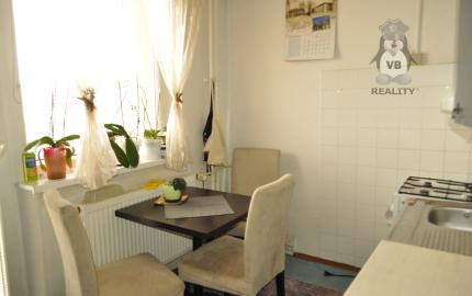 Byt 1+1 s dvoma loggiami, sídl. Mier, Sp. Nová Ves