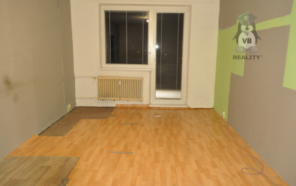 Byt 1+1 s dvoma loggiami, sídl. Mier, Sp. Nová Ves