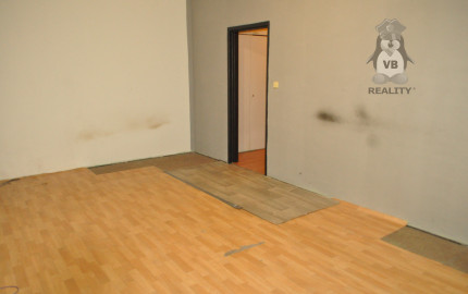 Byt 1+1 s dvoma loggiami, sídl. Mier, Sp. Nová Ves