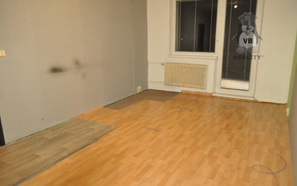 Byt 1+1 s dvoma loggiami, sídl. Mier, Sp. Nová Ves