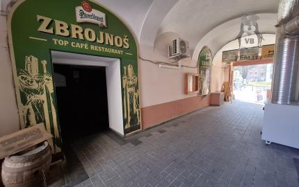 Priestory na prenájom priamo na námestí – Spišská Nová Ves