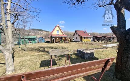 Záhradka s murovanou chatkou - Spišská Nová Ves - Brusník