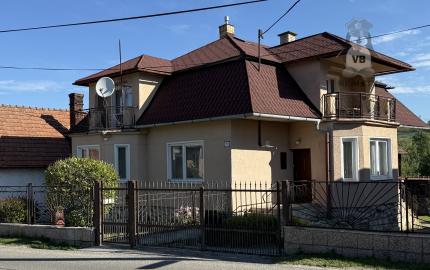 Rodinný dom s veľkým slnečným pozemkom v obci Bystrany.