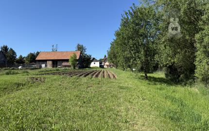 Rodinný dom s veľkým slnečným pozemkom v obci Bystrany.