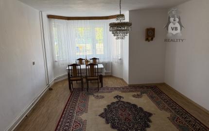 Rodinný dom s veľkým slnečným pozemkom v obci Bystrany.