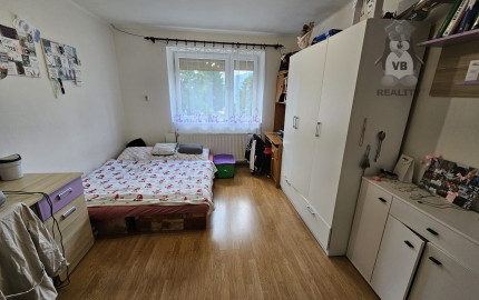 Priestranný rodinný dom s veľkým pozemkom, altánkom a garážou v obci Prakovce, okres Gelnica