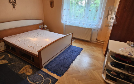 Priestranný rodinný dom s veľkým pozemkom, altánkom a garážou v obci Prakovce, okres Gelnica
