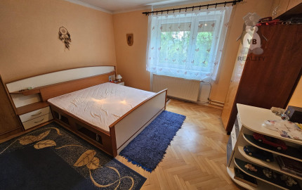 Priestranný rodinný dom s veľkým pozemkom, altánkom a garážou v obci Prakovce, okres Gelnica