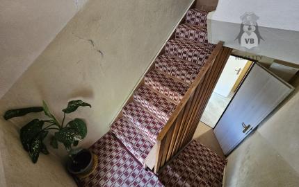Priestranný rodinný dom s veľkým pozemkom, altánkom a garážou v obci Prakovce, okres Gelnica
