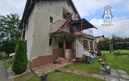 Priestranný rodinný dom s veľkým pozemkom, altánkom a garážou v obci Prakovce, okres Gelnica