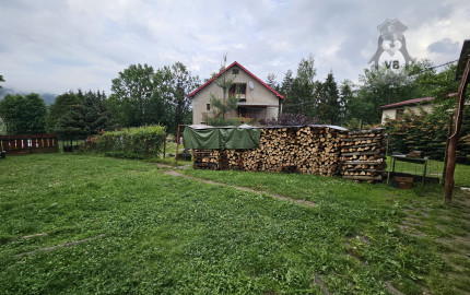 Priestranný rodinný dom s veľkým pozemkom, altánkom a garážou v obci Prakovce, okres Gelnica