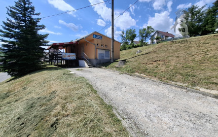 Podnikateľský objekt s pozemkom v obci Markušovce