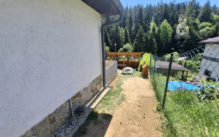 Záhrada s murovanou chatou a altánkom – Levoča