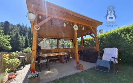 Záhrada s murovanou chatou a altánkom – Levoča