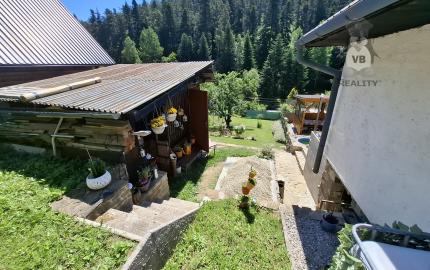 Záhrada s murovanou chatou a altánkom – Levoča