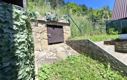 Záhrada s murovanou chatou a altánkom – Levoča