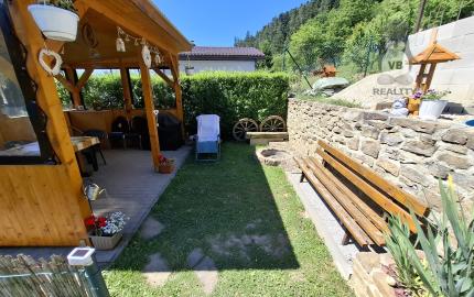 Záhrada s murovanou chatou a altánkom – Levoča