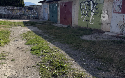 Garáž v blízkosti centra mesta Sp. Nová Ves