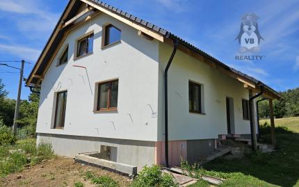 Rodinný dom po rozsiahlej rekonštrukcii na veľkom pozemku v obci Kurimany pri Spišskej Novej Vsi