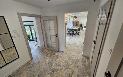 Vidiecke sídlo s pozemkom 11 903 m², herňou, garážou v obci Nálepkovo, v pokojnej časti Zahajnica, okres Gelnica