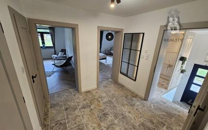 Vidiecke sídlo s pozemkom 11 903 m², herňou, garážou v obci Nálepkovo, v pokojnej časti Zahajnica, okres Gelnica