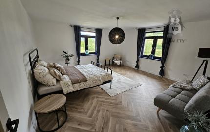 Vidiecke sídlo s pozemkom 11 903 m², herňou, garážou v obci Nálepkovo, v pokojnej časti Zahajnica, okres Gelnica