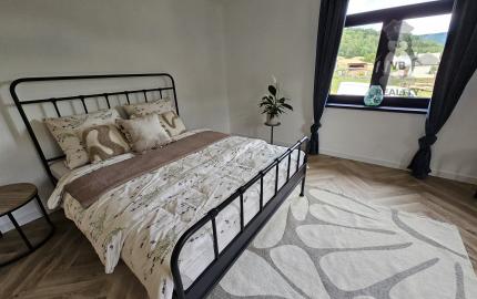 Vidiecke sídlo s pozemkom 11 903 m², herňou, garážou v obci Nálepkovo, v pokojnej časti Zahajnica, okres Gelnica