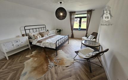 Vidiecke sídlo s pozemkom 11 903 m², herňou, garážou v obci Nálepkovo, v pokojnej časti Zahajnica, okres Gelnica