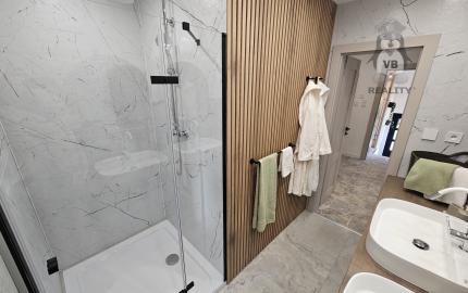 Vidiecke sídlo s pozemkom 11 903 m², herňou, garážou v obci Nálepkovo, v pokojnej časti Zahajnica, okres Gelnica