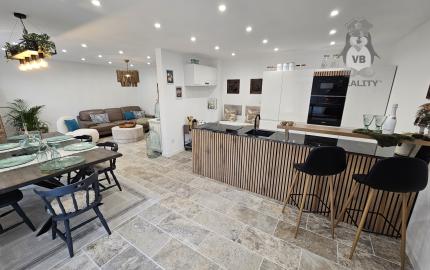 Vidiecke sídlo s pozemkom 11 903 m², herňou, garážou v obci Nálepkovo, v pokojnej časti Zahajnica, okres Gelnica