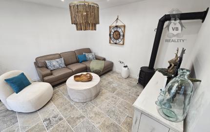 Vidiecke sídlo s pozemkom 11 903 m², herňou, garážou v obci Nálepkovo, v pokojnej časti Zahajnica, okres Gelnica
