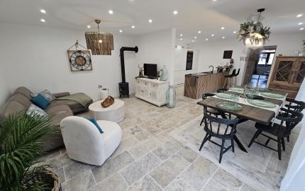 Vidiecke sídlo s pozemkom 11 903 m², herňou, garážou v obci Nálepkovo, v pokojnej časti Zahajnica, okres Gelnica