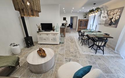 Vidiecke sídlo s pozemkom 11 903 m², herňou, garážou v obci Nálepkovo, v pokojnej časti Zahajnica, okres Gelnica