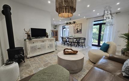 Vidiecke sídlo s pozemkom 11 903 m², herňou, garážou v obci Nálepkovo, v pokojnej časti Zahajnica, okres Gelnica