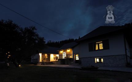 Vidiecke sídlo s pozemkom 11 903 m², herňou, garážou v obci Nálepkovo, v pokojnej časti Zahajnica, okres Gelnica